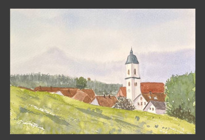 Campos de amapola e iglesia