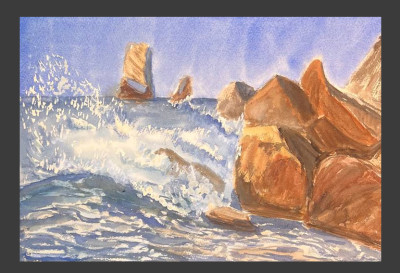 Las olas golpean las rocas